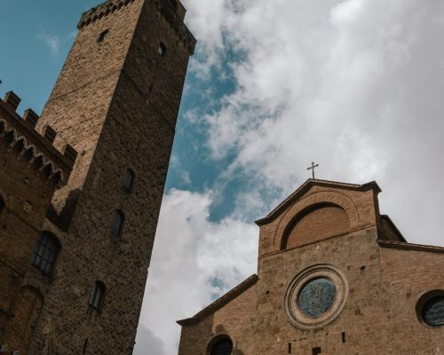 bogdan-nanescu-keNMKRY2qGA-unsplash san gimignano church