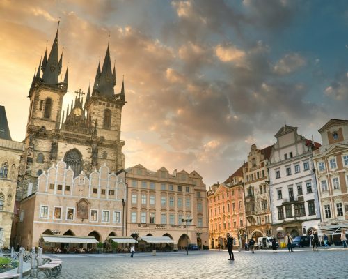 ian-kelsall-r_99s0uBXEs-unsplash prague1